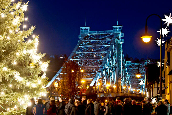 Dresden: Weihnachtszauber am Schillerplatz - Führung ins Blaue Wunder 