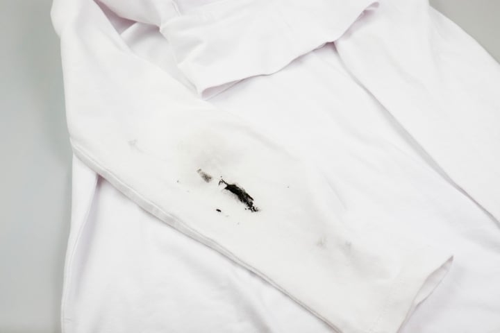 Wie Bekommt Man Löwenzahnflecken Aus Kleidung Kettenschmiere aus Kleidung entfernen: So klappt's
