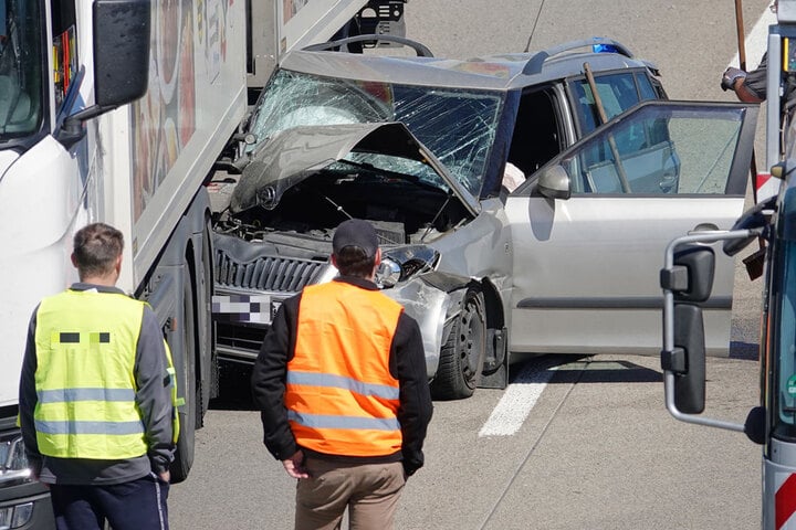 Langer A4 Stau Richtung Dresden Endet Dramatisch Frau Schwer Verletzt 7236