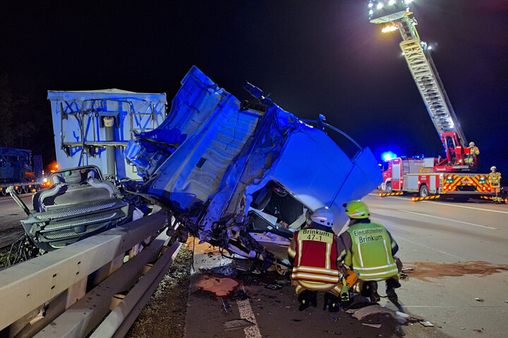 Unfall Und Chaos Auf Der A1: Schwertransport Durchbricht Leitplanke!