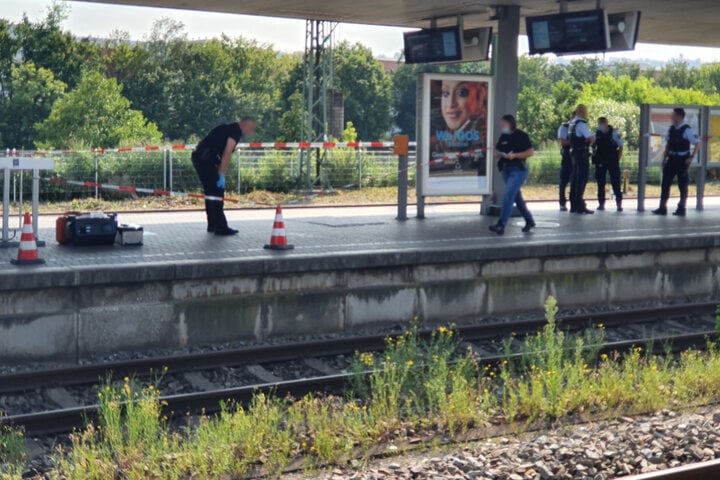 Messer-Attacke Am Hauptbahnhof In Esslingen: Tatverdächtiger Noch Flüchtig