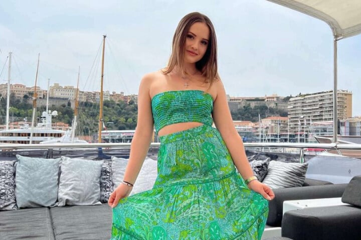 die-geissens-sch-ne-gardine-davina-geiss-pr-sentiert-neues-outfit