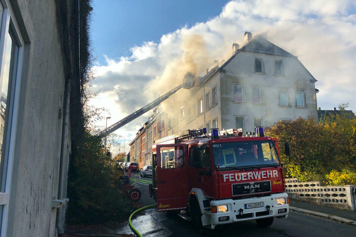 Mädchen (†3) stirbt in brennendem Haus! Bruder (6) soll das Feuer