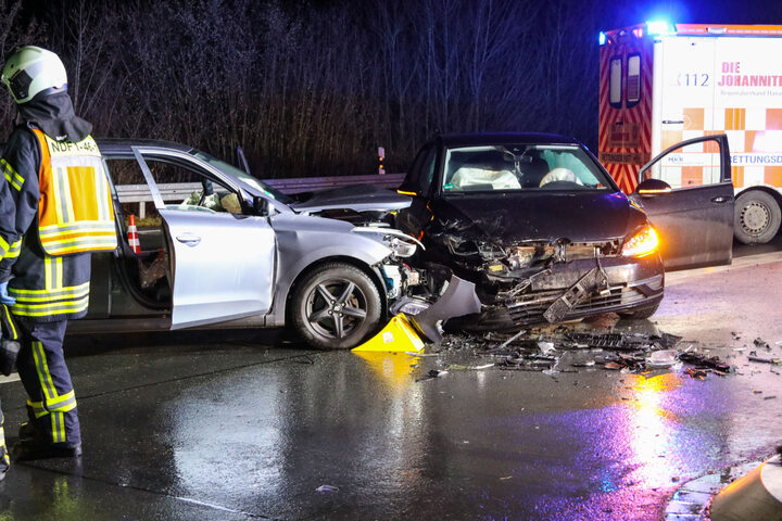 Frontaler Zusammenprall! Mehrere Schwerverletzte Bei Unfall Auf B521