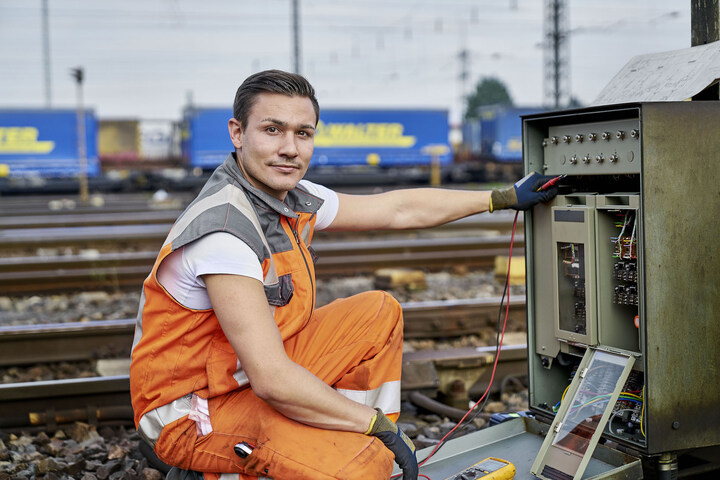 Wer interessiert sich für einen Job bei der Deutschen Bahn?
