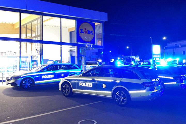 Böblingen LidlKunden attackieren sich mit Pfefferspray und Hammer