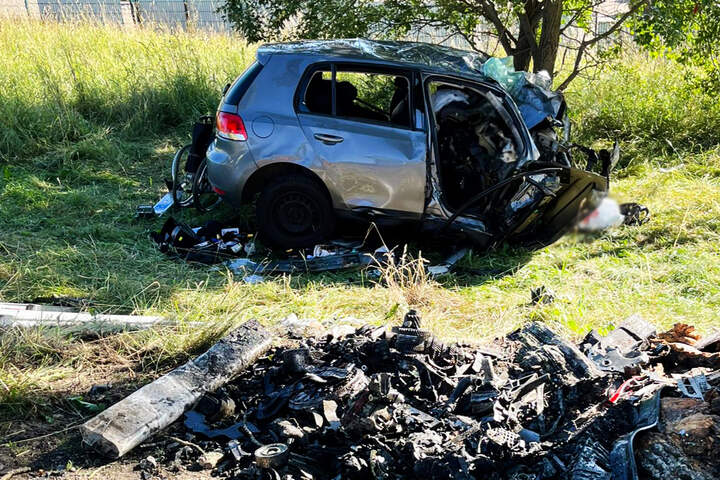 Auto Kracht Frontal Gegen Baum: Fahrer Stirbt Bei Unfall Im Erzgebirge