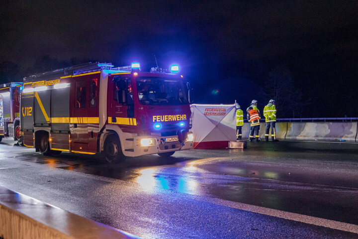 Tödlicher Unfall Auf Der A3 - Transporter Erfasst Person, Insassen ...