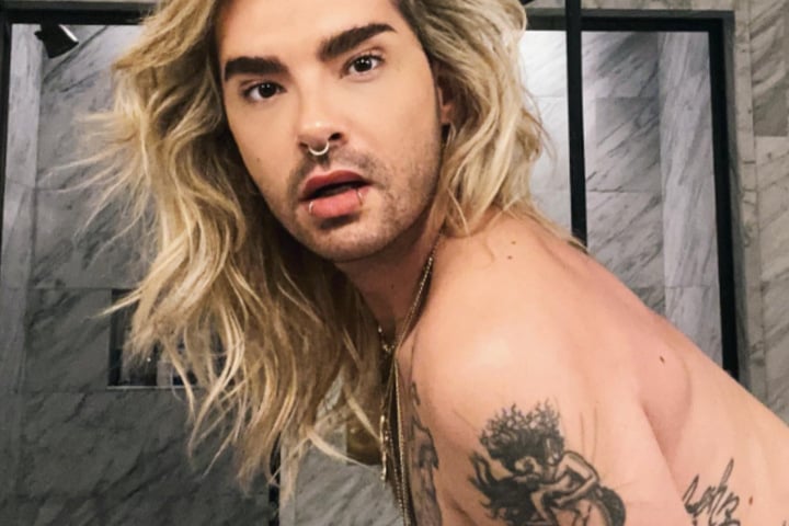 Tokio-Hotel-Frontmann Bill Kaulitz lässt sich nackt im Fotostudio ablichten