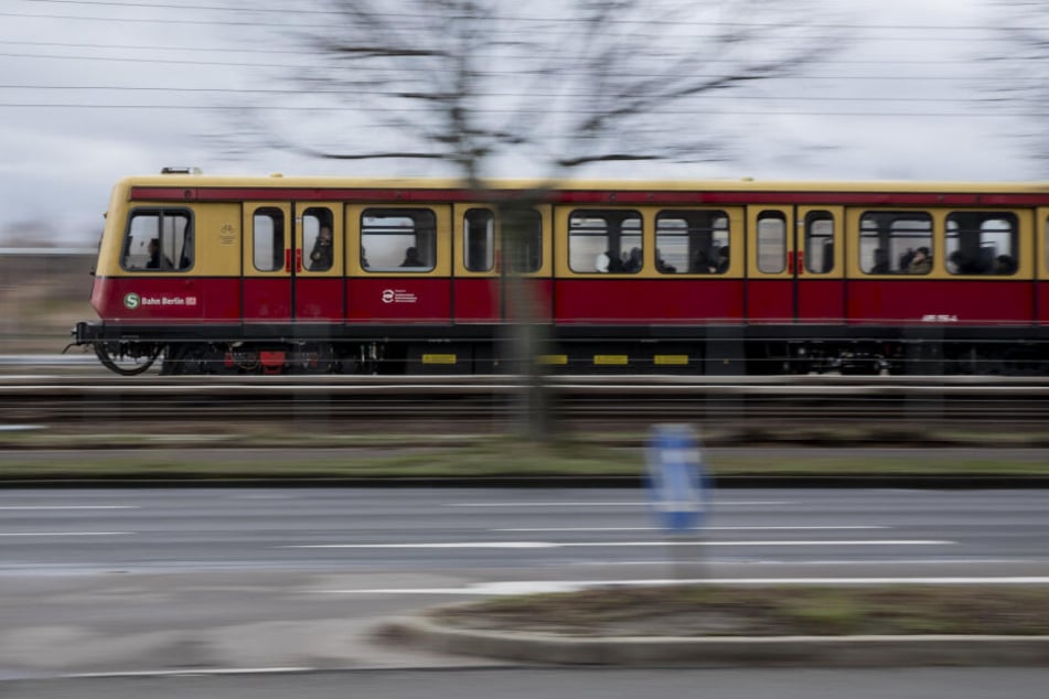 Der S-Bahn-Verkehr auf der Linie 7 musste kurzzeitig unterbrochen werden. (Symbolbild)