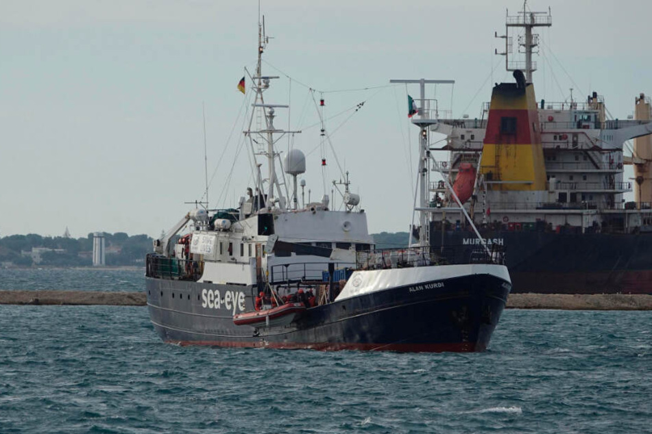 Noch immer wurde dem Schiff kein sicherer Hafen zugewiesen.