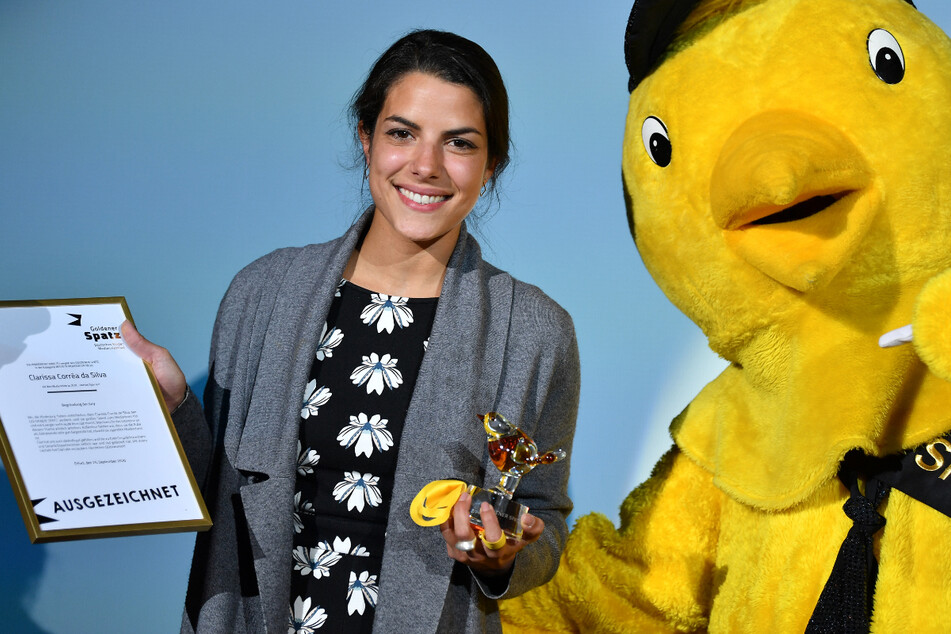 Clarissa Correa da Silva, Moderatorin, nahm beim vergangenen Kindermedienfestival "Goldener Spatz" den Goldenen Spatzen für ihre Moderation in "Triff... Harriet Tubman" entgegen. In diesem Jahr findet das Festival vom 6. bis 12. Juni statt. (Archivbild)