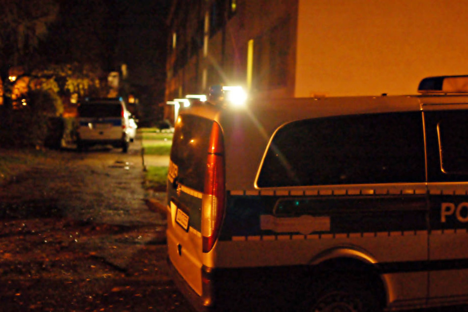 Gegen den Angreifer wird nun unter anderem wegen Verletzung eines Polizisten ermittelt.