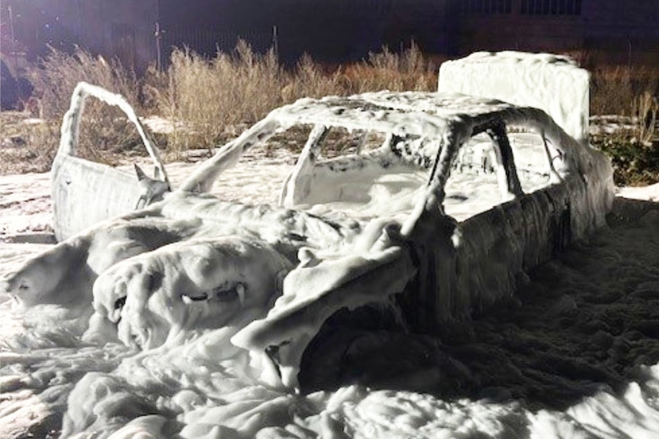 Feuerteufel im Harz unterwegs? BMW brennt vollständig aus