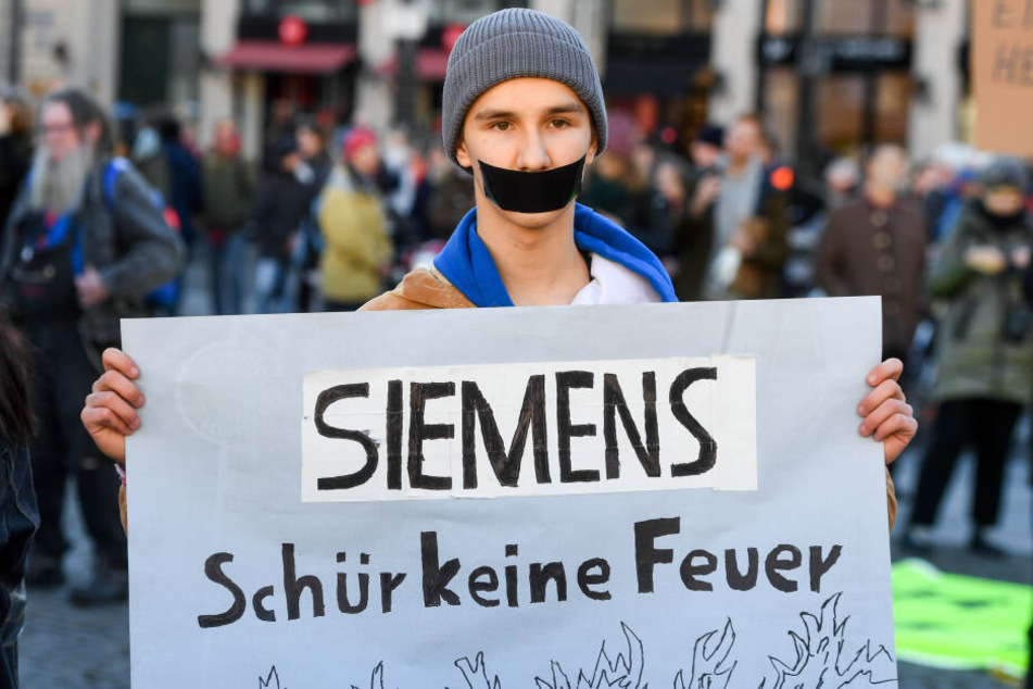 Bei bundesweiten Protesten hatte die Klimabewegung Fridays for Future gegen Siemens demonstriert.