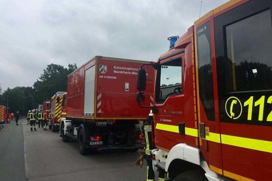 Die Feuerwehr war mit mehreren Einsatzfahrzeugen vor Ort.