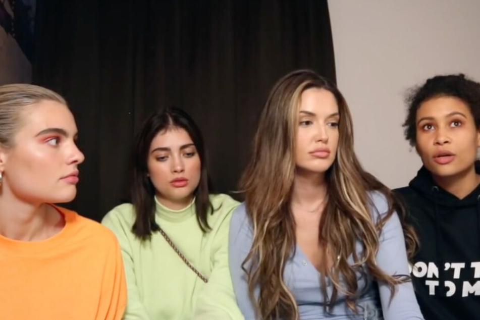 Sarah, Julia, Enisa und Luna (von links) haben Heidi Klum während der Dreharbeiten kaum kennengelernt.