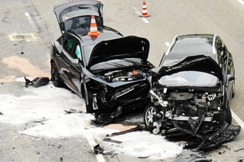 Der Unfall auf der Landstraße 408 bei Alzey ereignete sich beim Linksabbiegen, zwei Autos krachten ineinander.