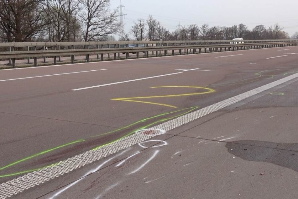An dieser Stelle wurde der Pannenhelfer (55) von dem Transporter erfasst und tödlich verletzt. Dessen Fahrer (67) flüchtete zunächst.