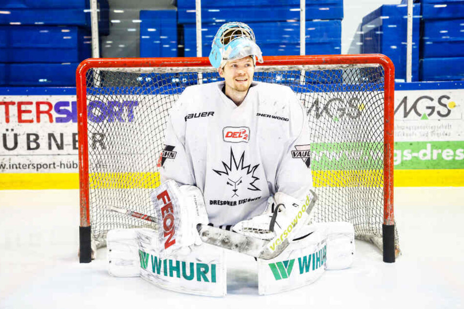 Der finnische Goalie Riku Helenius trägt ab sofort das Eislöwen-Trikot.