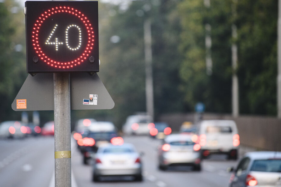 Ein Tempo-40-Schild am Stuttgarter Neckartor. Künftig ist an vielen anderen Stellen auch nur noch 40 erlaubt.
