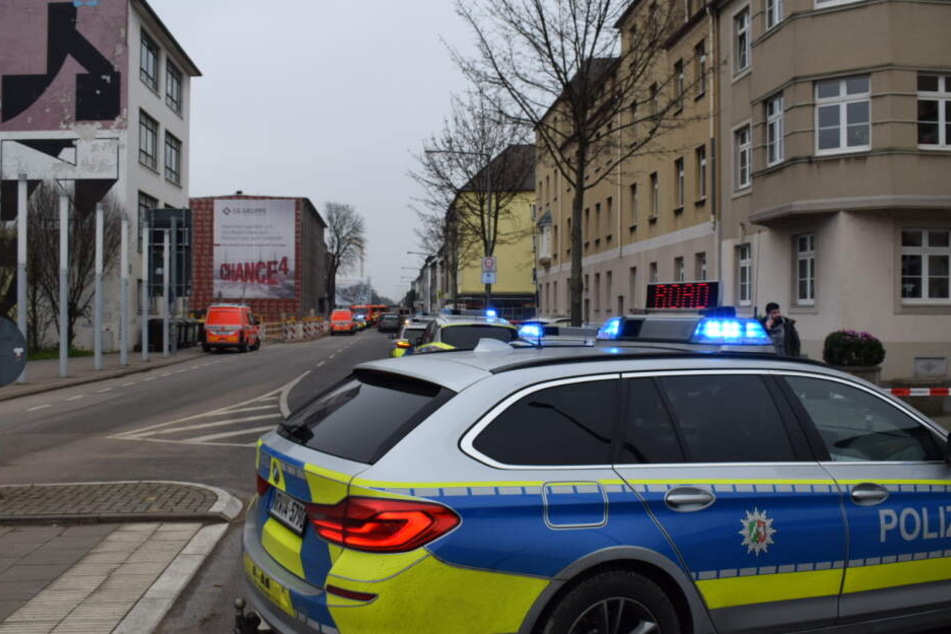 Die Polizei sperrte das Gebiet um die Schule ab.