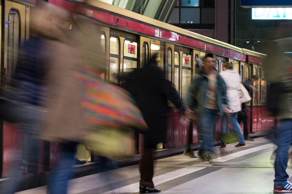Auch auf anderen Strecken machen sich die Probleme bemerkbar. Im Berufsverkehr fahren die Züge nur verkürzt.