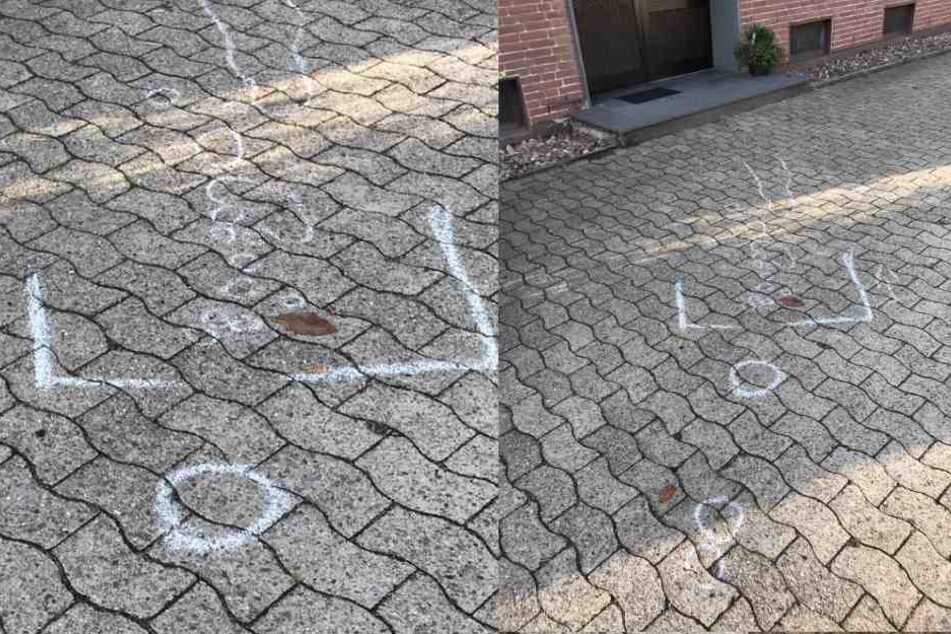 In der Wohnungstür wurde die 56-Jährige attackiert. (Bildmontage)