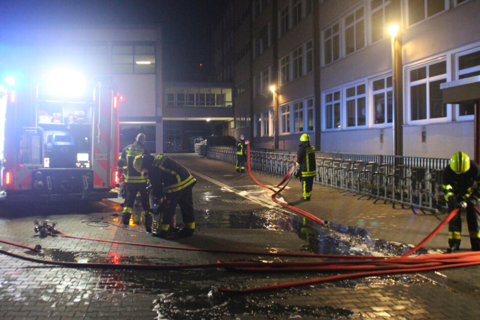 Die Feuerwehr hatte den Schwelbrand nach eigener Darstellung nach 40 Minuten gelöscht.