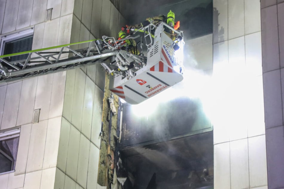 Was jetzt der Grund für die Flammen war ist bislang unbekannt.