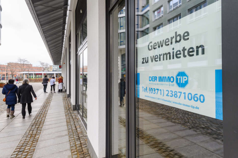 Im Bürgerhaus "Am Wall" steht eine weitere Gewerbefläche leer. Vermieter ist die Kriton Immobilien GmbH aus München.