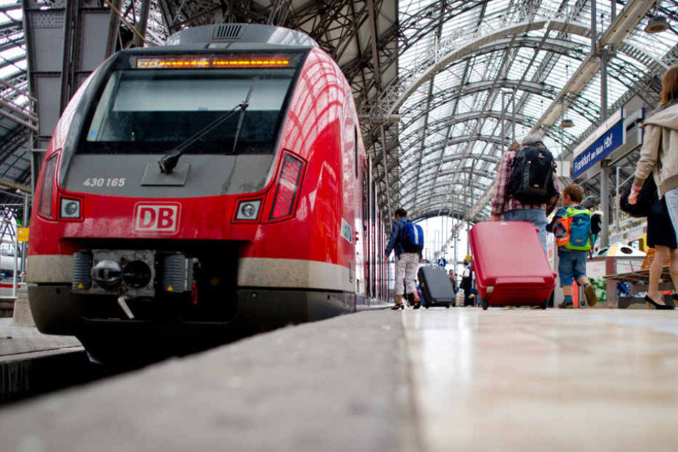 Erst im Zug sollen die Eltern bemerkt haben, dass die Kleinen fehlen (Symbolfoto).