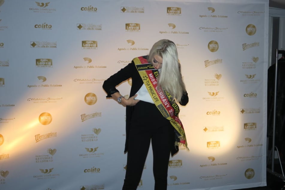 Ex-Miss-Germany Soraya Kohlmann brachte sogar ihre Schärpe mit.