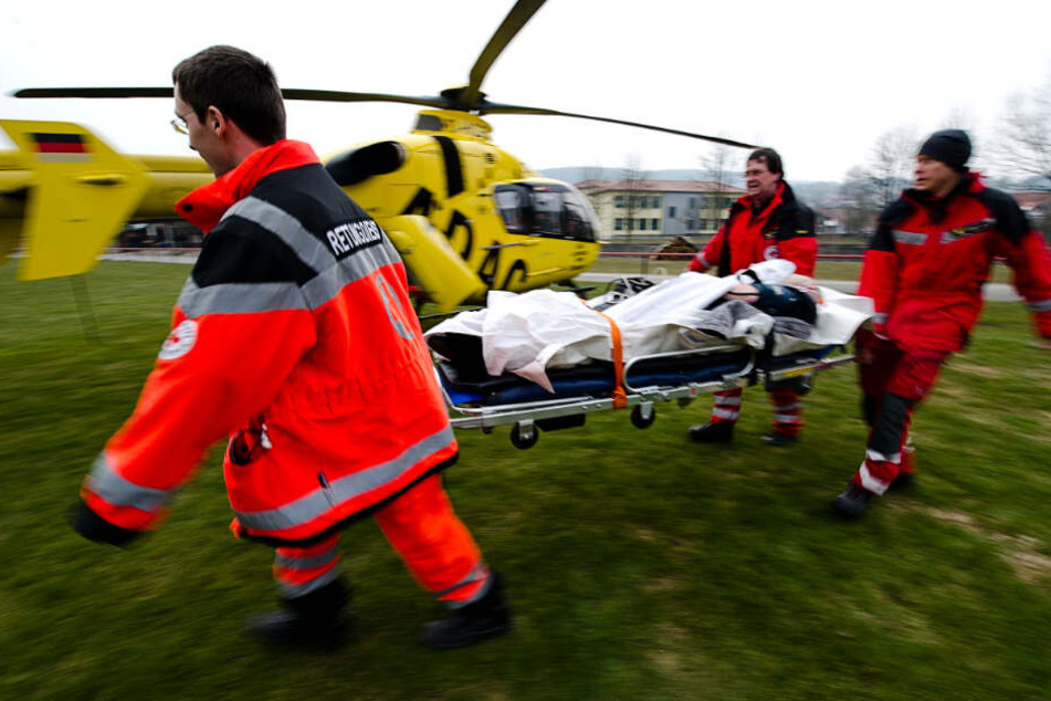 Drei Personen wurden per Rettungshubschrauber in Krankenhäuser gebracht. (Symbolbild)
