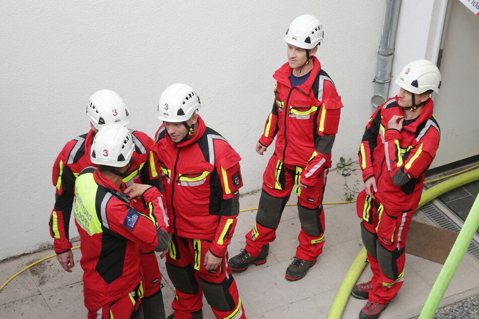 Bei der Suche nach den Vermissten kommen auch Höhenretter zum Einsatz.