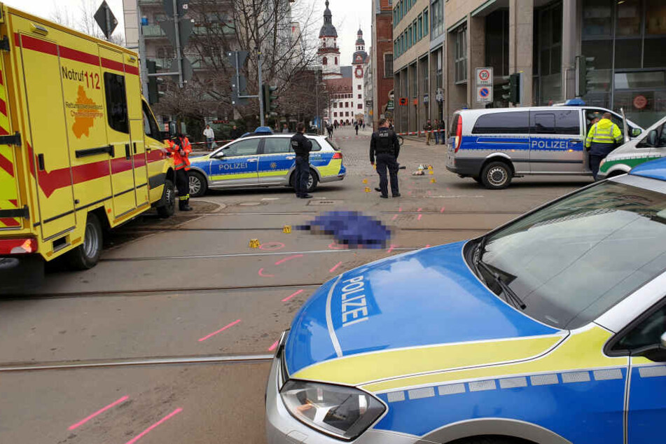 Die Polizei sucht Zeugen zu dem tödlichen Unfall.