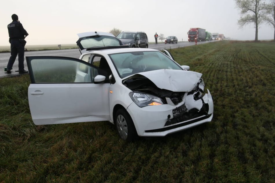 Auf der B247 kam es offenbar durch Nebel zu einem Auffahrunfall.