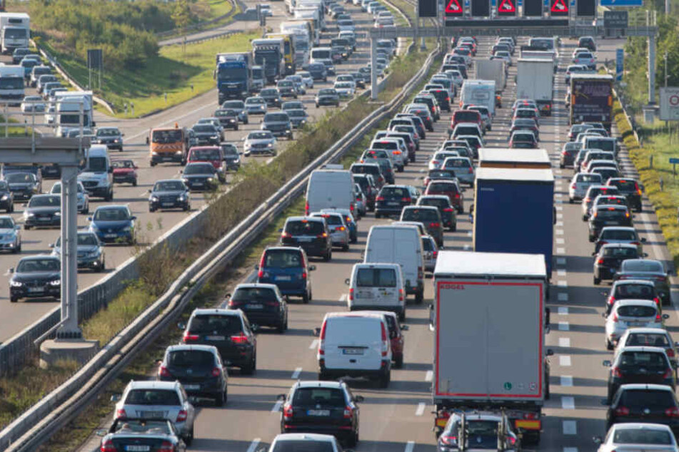 Die Seniorin war schon auf dem Beschleunigungsstreifen der Autobahn unterwegs. (Symbolbild)