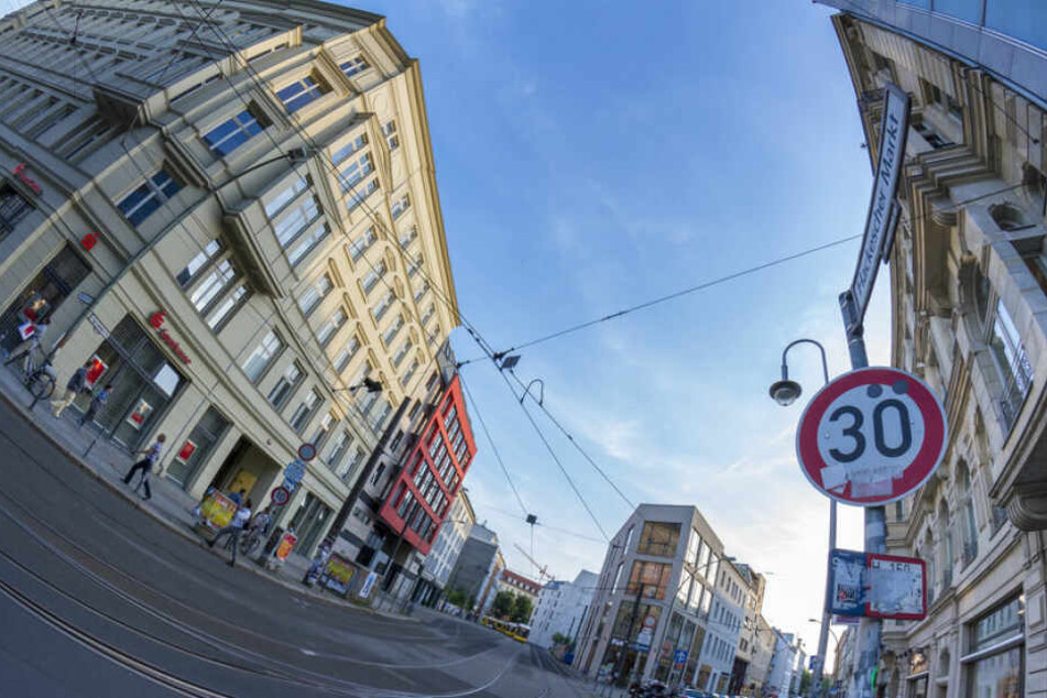 Über ein Tempolimit von 30 Stundenkilometern innerhalb der Stadt wird im Bundestag debattiert.