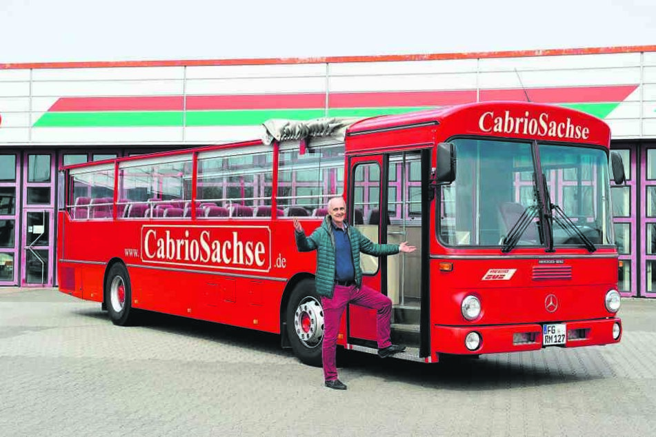 So sieht er aus, der Cabrio-Bus, der bald durch Chemnitz rollt. Noch hält er "Winterschlaf" bei Betriebsstättenleiter Ivica Boskovic (50) in Döbeln.