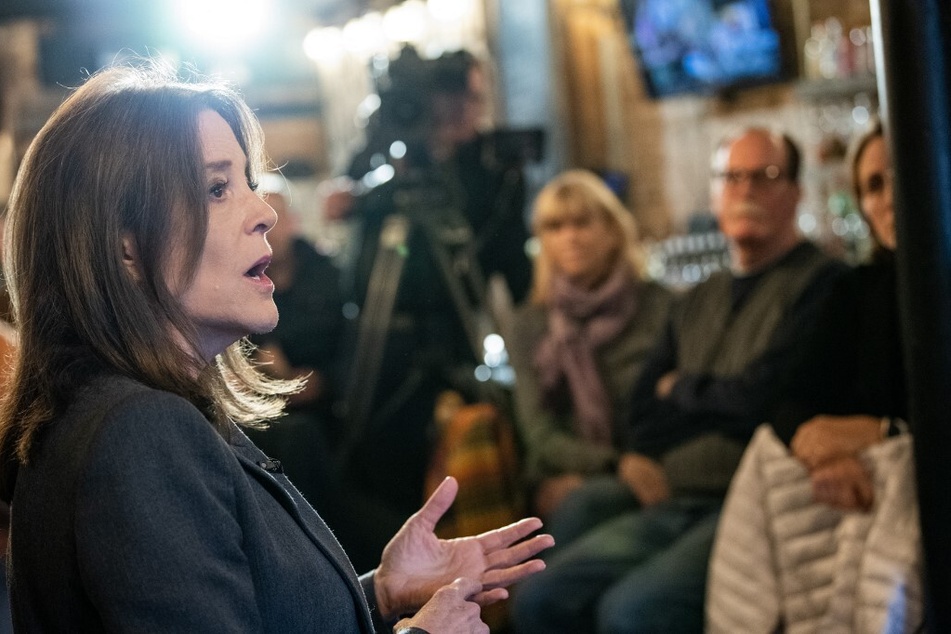 Marianne Williamson speaks with voters about her 2024 presidential platform.
