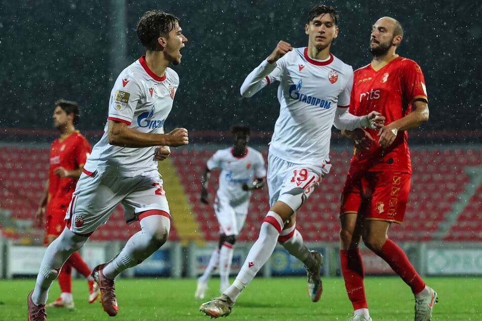 Aleksa Damjanovic (16, M.) erinnert mit seinem Spielstil sowie seinem starken linken Fuß und seiner Körpergröße doch sehr an Erling Haaland.