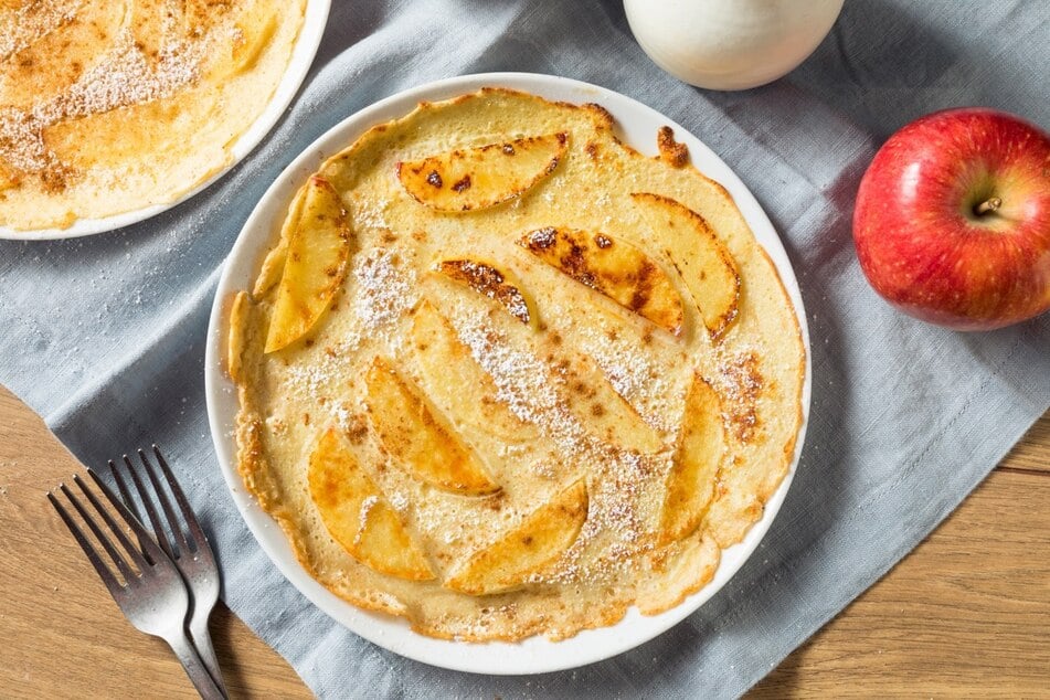 Apfelpfannkuchen: einfaches Rezept für fluffige Küchlein mit Äpfeln