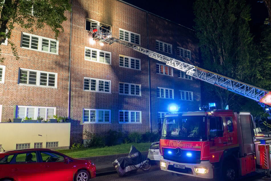 In einer Wohnung in Hamburg-Dulsberg war es in der Nacht zu Freitag zu einem Feuer gekommen.