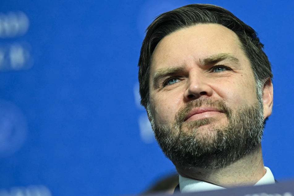 Vance warns Iran to take Trump's military threats "seriously"