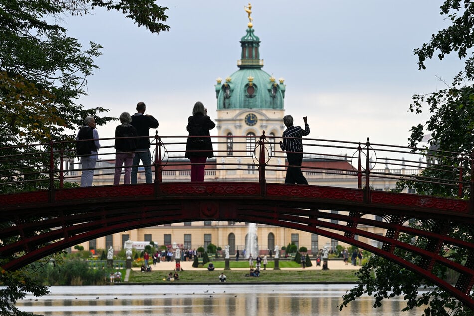 Tagsüber lohnt sich auch im Herbst ein Besuch am Schloss Charlottenburg.
