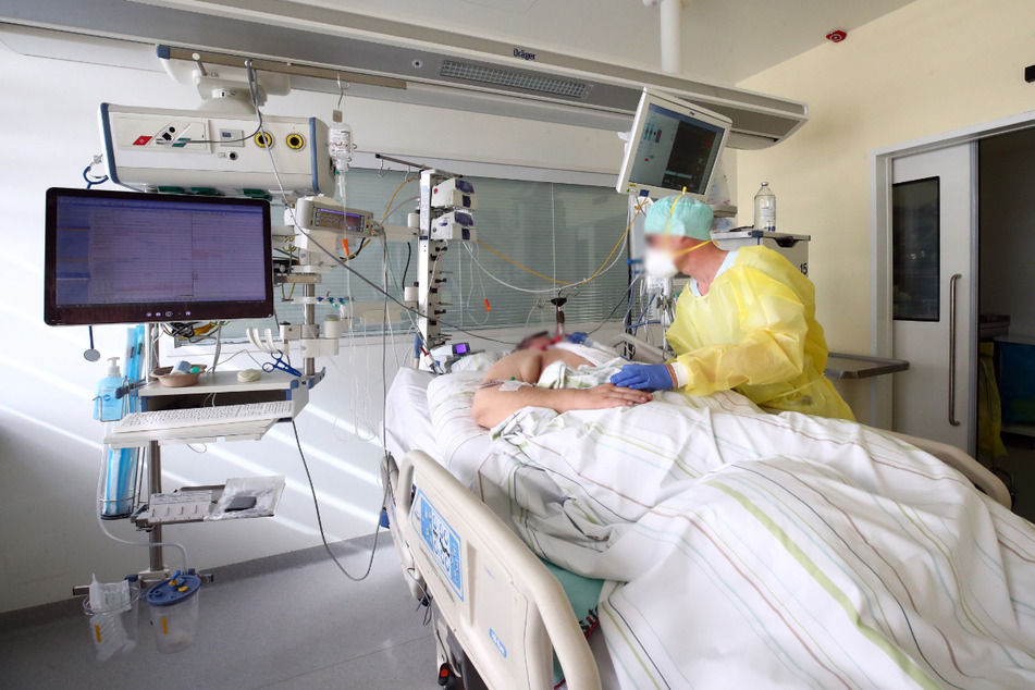 Die Zahl der Corona-Neuinfektionen ist in Thüringen wieder gestiegen. Besonders betroffen ist dabei auch die Stadt Gera, hier ein Blick auf die Intensivstation des SRH Waldklinikums.