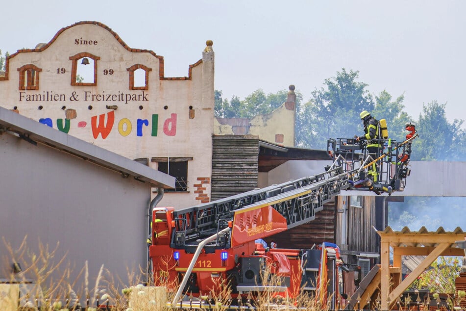 Feuer in deutschem Freizeitpark: Attraktion steht in Flammen