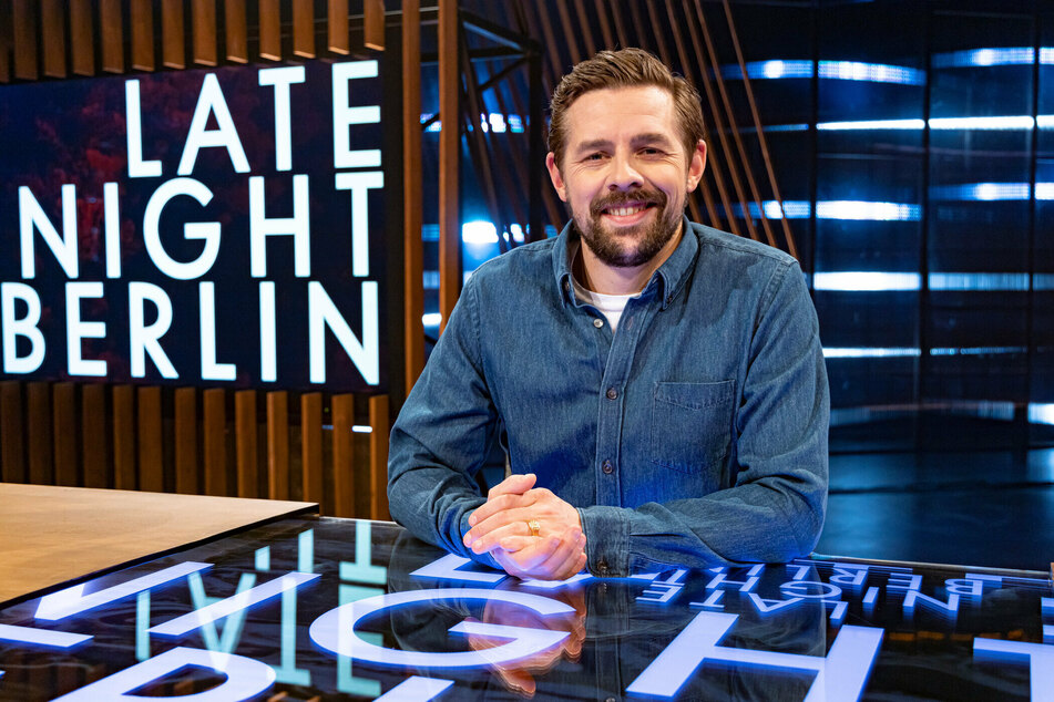 Klaas Heufer-Umlauf (38) am Set von "Late Night Berlin".