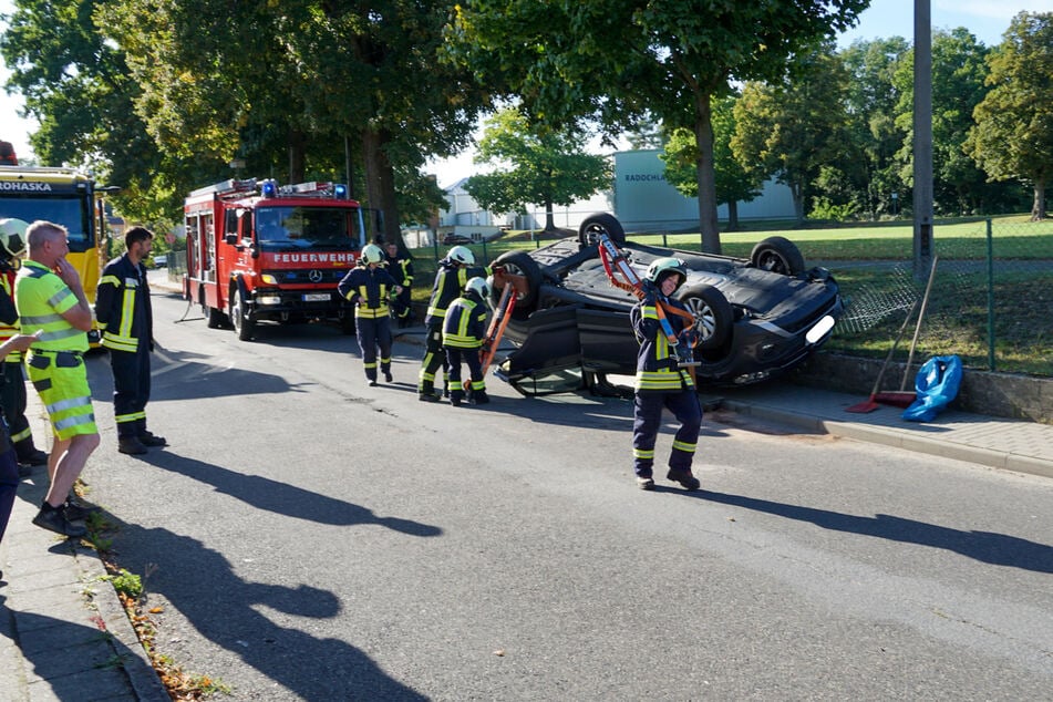 Bei den Bergungsarbeiten kam Spezialtechnik der Feuerwehr zum Einsatz.